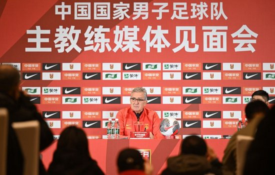 71岁伊万告别战前陷“不认识人”风波 国足伤病满营迎战巴林