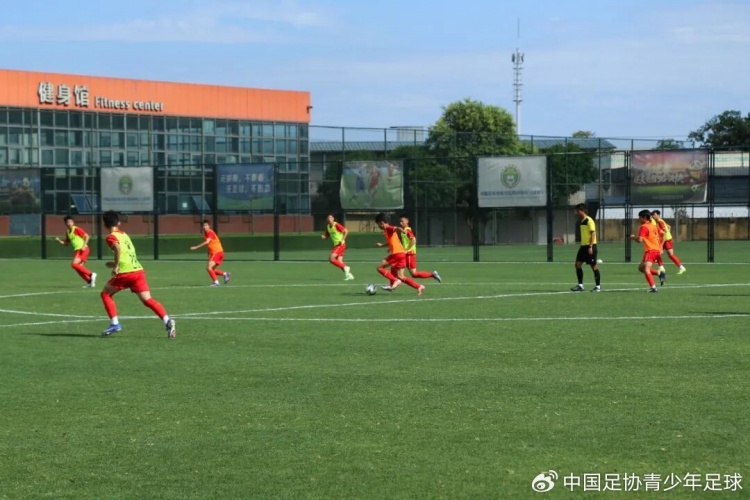 中国足协2012年龄段强化训练营成都启动：40人精英库+科学评测体系