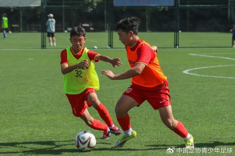 中国足协2012年龄段强化训练营成都启动：40人精英库+科学评测体系