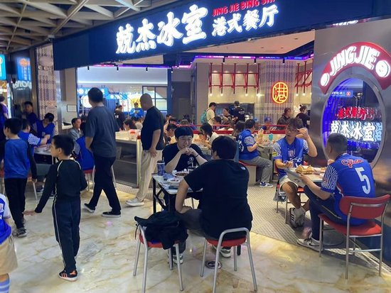 申花主场日均2.8万人，赛事经济圈撬动37亿