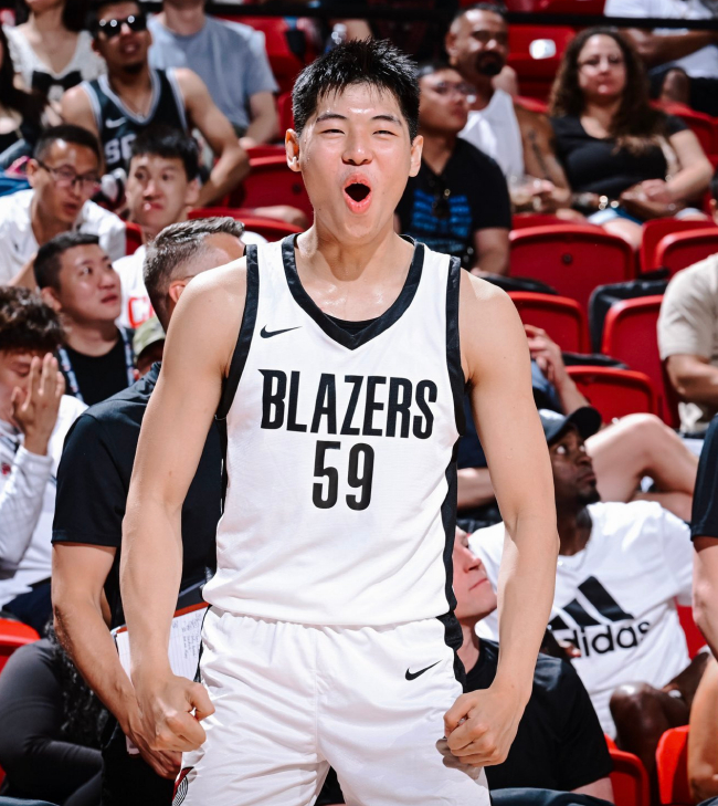 夏联崔永熙3分，榜眼萨尔15中0创历史级铁匠