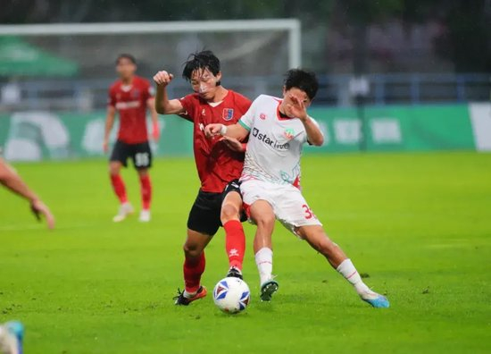 门将黄油手+锋线挥霍机会 广州蒲公英主场1比2遭昆明城星绝杀