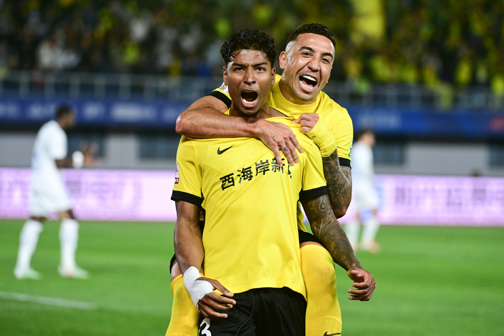内尔松卢斯狂奔60米 西海岸2-0大连英博升至第7