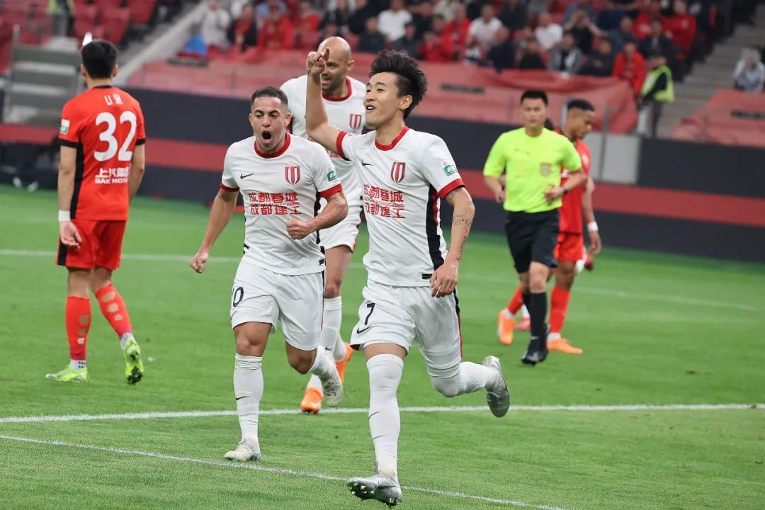 蓉城客场3-1破海港不败金身 近5战4胜升至中超次席