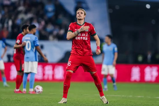 三连败终结！迈达纳再当射手王 河南客场3-1夺首胜