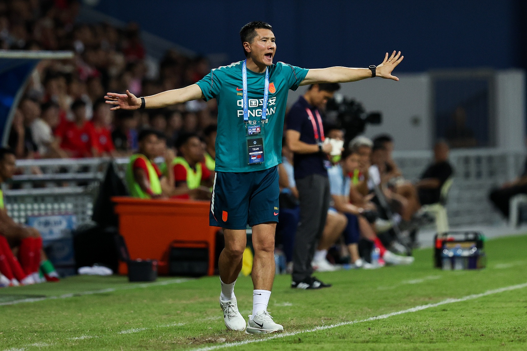从2-2到2-1：邵佳一细节制胜，伊万半场变阵被批瞎指挥