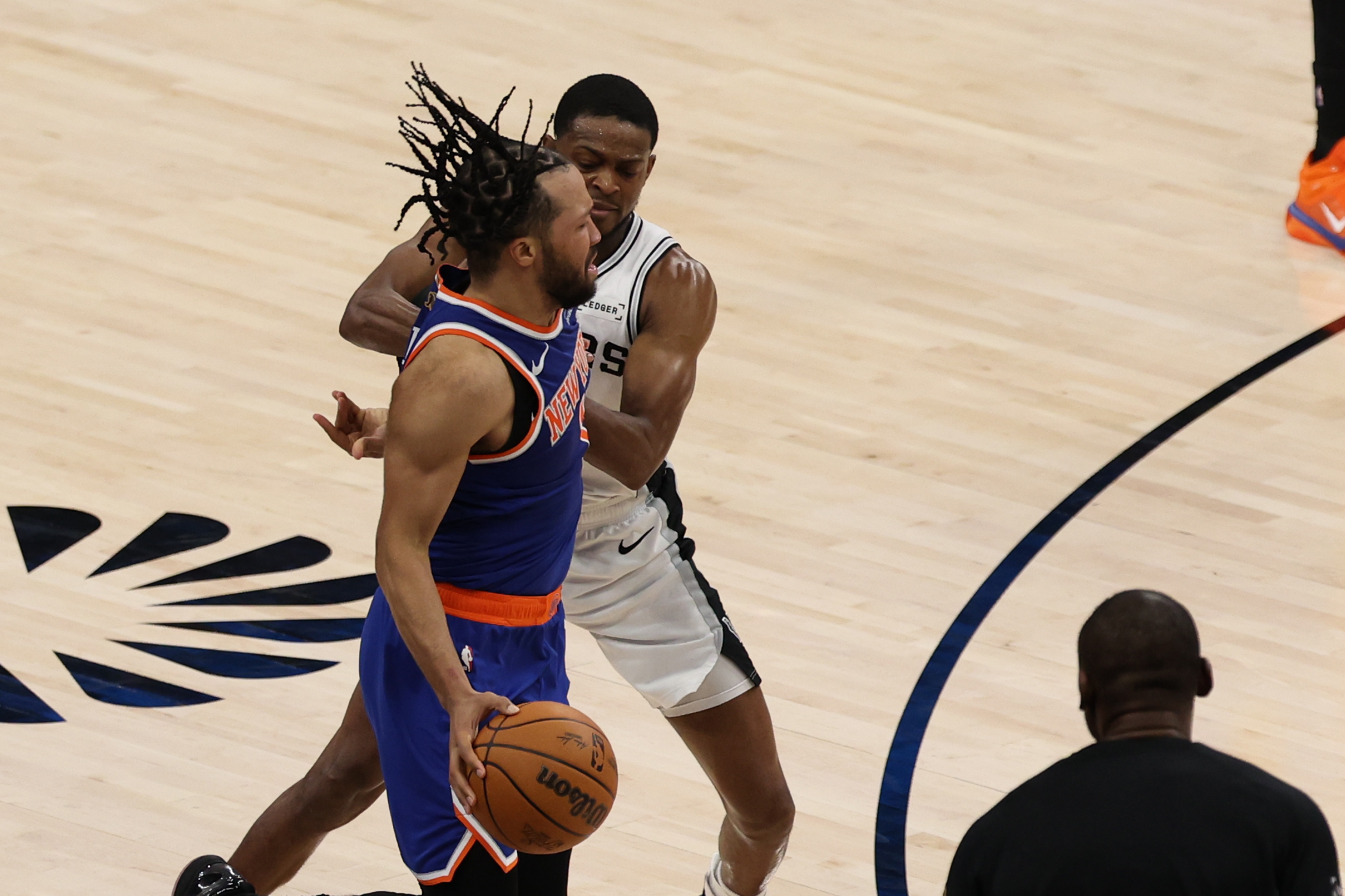 唐斯A+压制文班C-，尼克斯首发评分全面占优