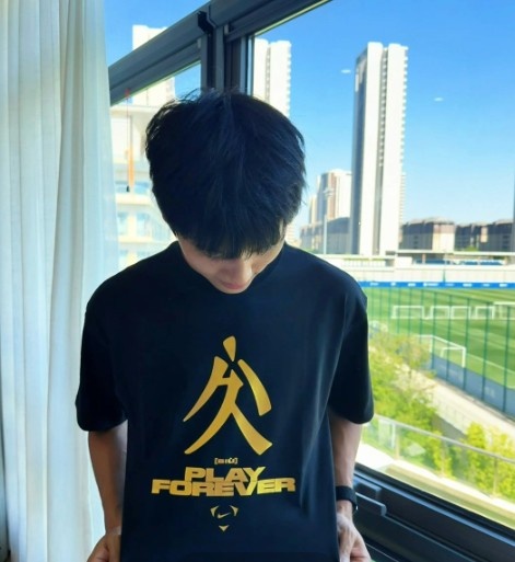 向余望：C罗的SIU是我穿7号的原因