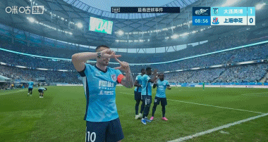 申花4-1逆转大连英博终结7轮不胜 阿苏埃传射造点拉唐双响
