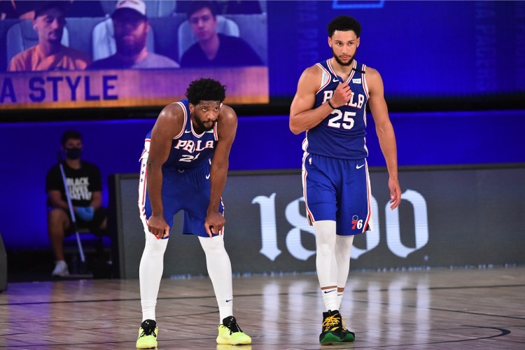 阿德巴约拳击希罗！热火内讧升级，NBA队友反目史再添新例