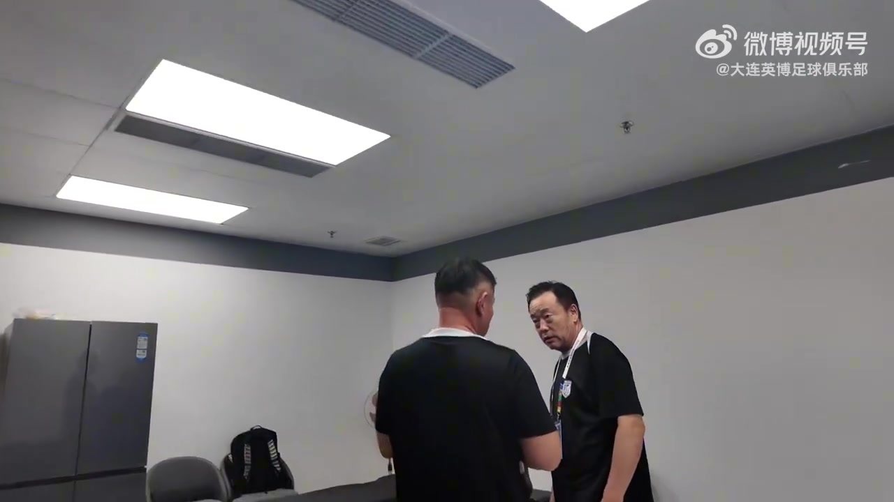 马马杜泪洒替补席 大连英博官方确认德比伤退