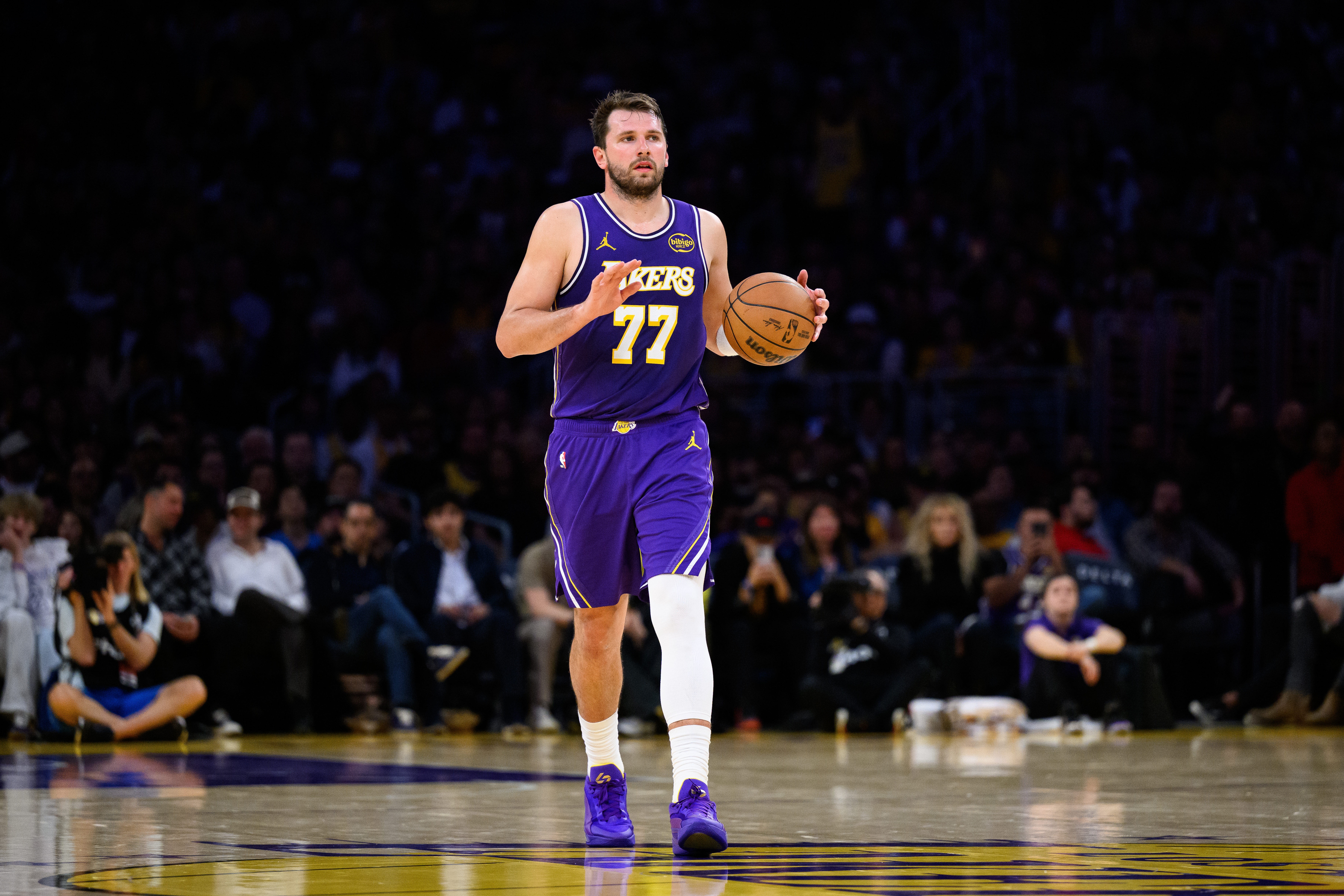 名嘴炮轰湖人：东契奇时代首战被NBA移出揭幕战，珍妮卖队信号明确
