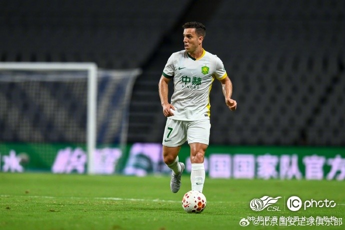 北京国安客场3-0完胜上海申花 侯森多次扑救