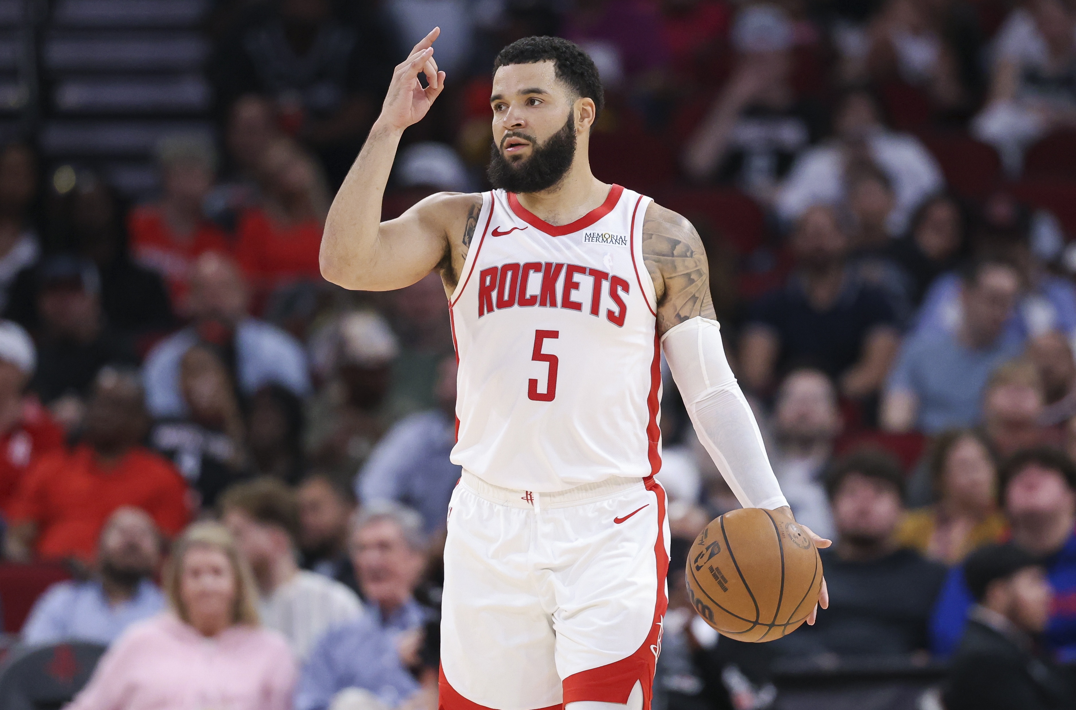 火箭媒体人：范弗里特的横移速度是关键 如防守下降斯玛特会首发